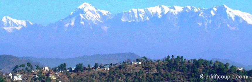 From Binsar, you get a spectacular 300 km view of the Himalayan Ranges.