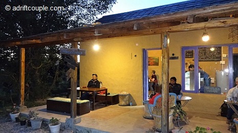 Silver Lining Cafe, Bir, where you can sit and just let the world pass you by.